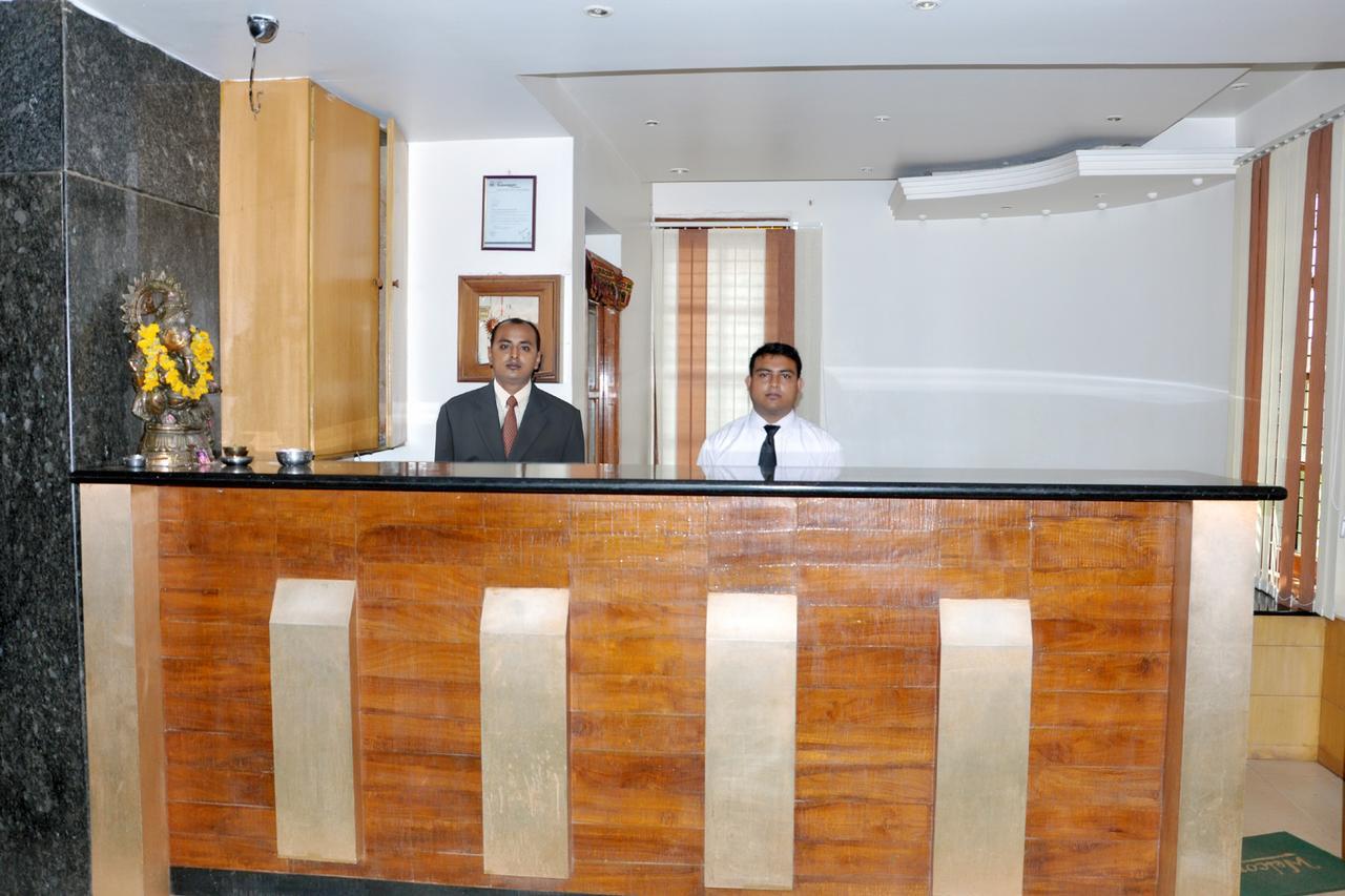 Hotel Rajsangam International Bádámi Kültér fotó