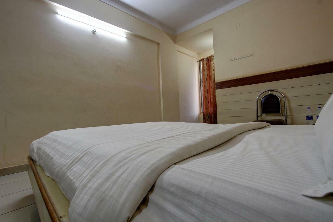 Hotel Rajsangam International Bádámi Kültér fotó