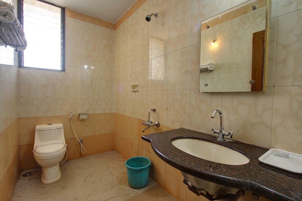 Hotel Rajsangam International Bádámi Kültér fotó
