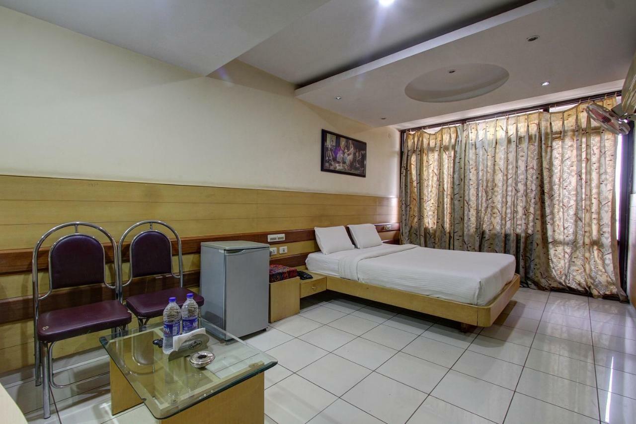 Hotel Rajsangam International Bádámi Kültér fotó